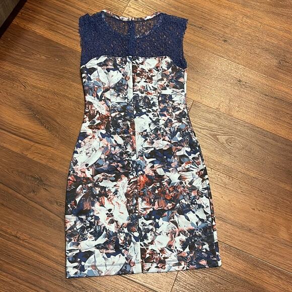 Kiind Of Dress abstract print with Crotchet upper detail MIDI Dress - Picture 4 of 4